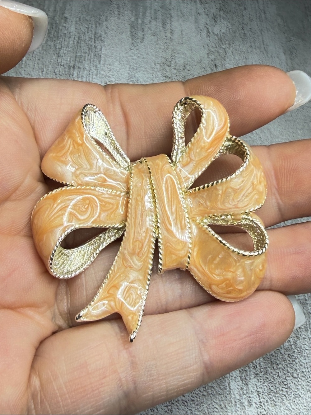 Vintage Tanya Creations TC Peach Enamel Bow Brooch Gold Tone 2 Inches - Picture 6 of 11